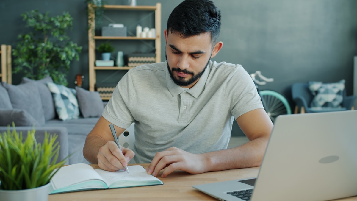 الكتابة الأكاديمية الواضحة